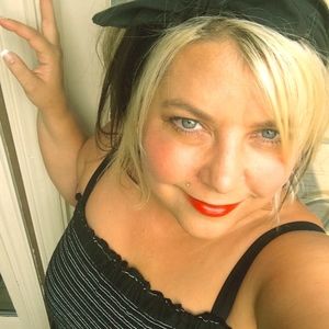 Meet your Posher, Deirdre